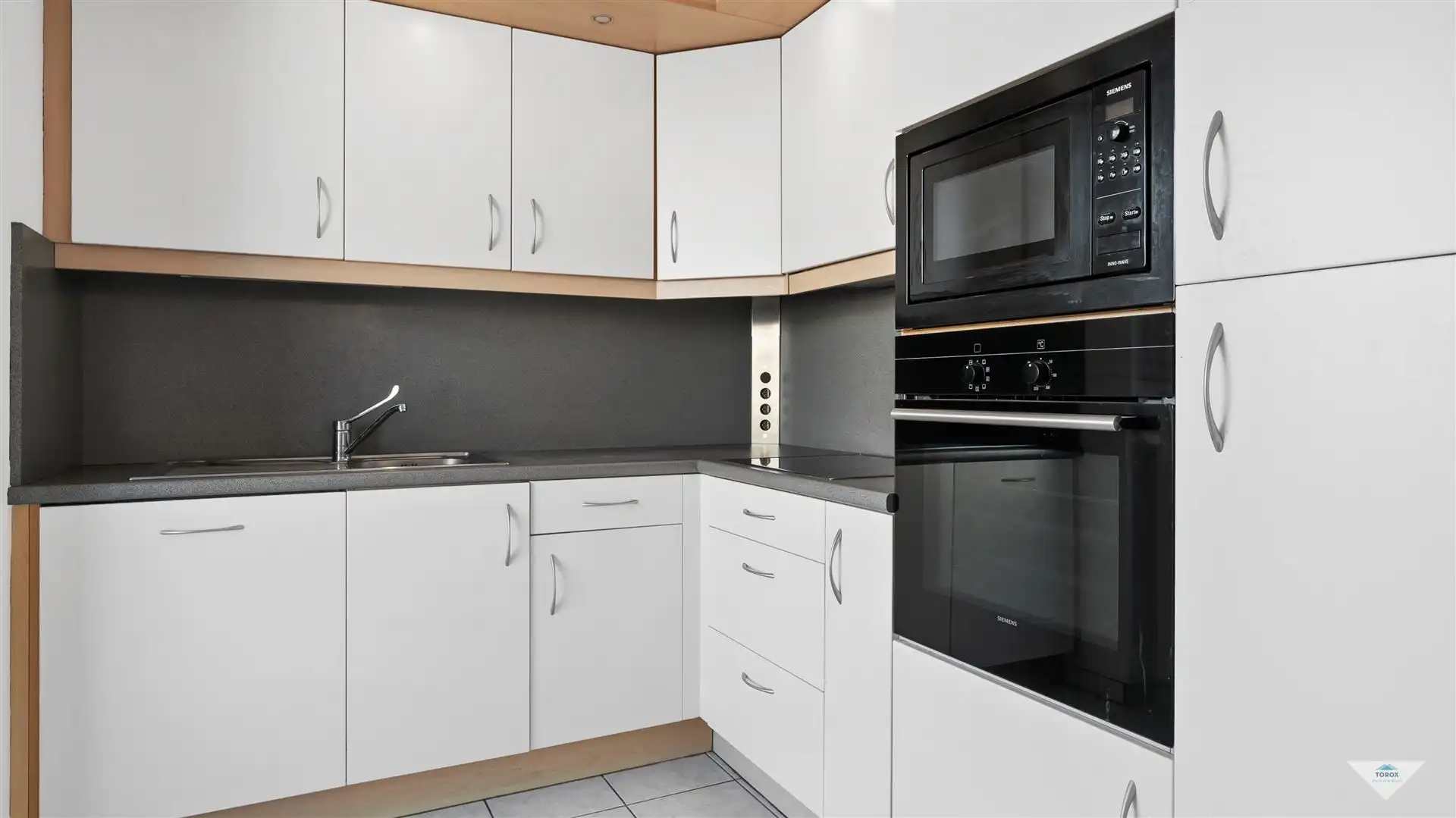 Lichtrijk appartement met garagebox foto 3