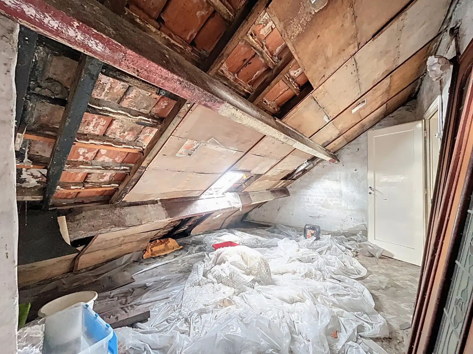 Mooi gelegen, Te renoveren Stadswoning met 3 SLPK én Tuin! foto 18