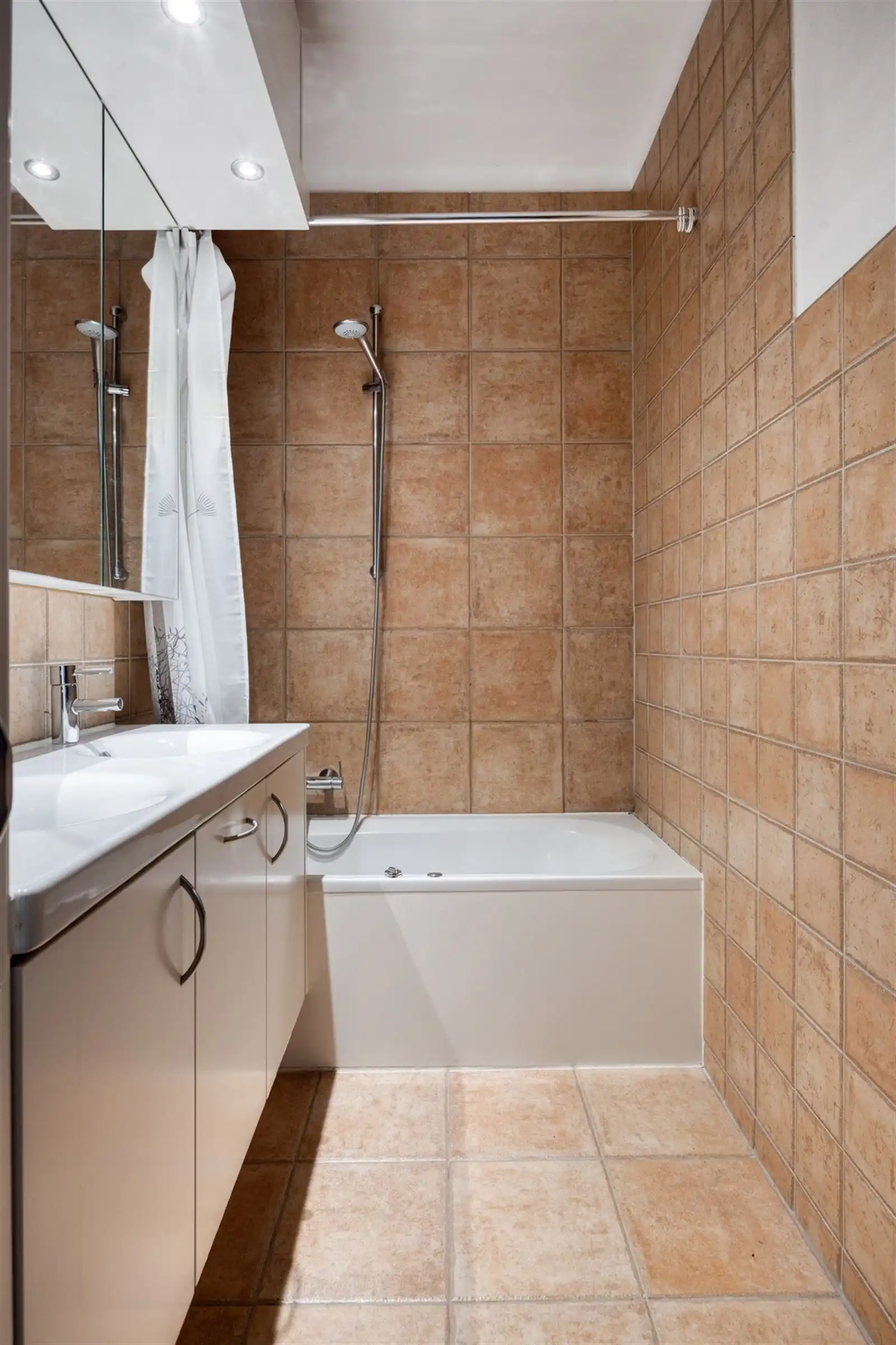 Uniek aanbod in Wilrijk: appartement met handelspand, tuin en bijgebouw  foto 17