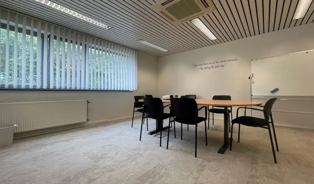 Instapklaar gelijkvloers kantoor te huur in Mechelen-Noord foto 4