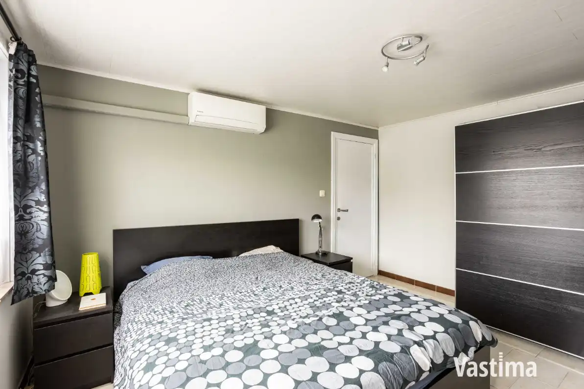 Halfopen woning met prachtige tuin en ruimte om te groeien foto 12