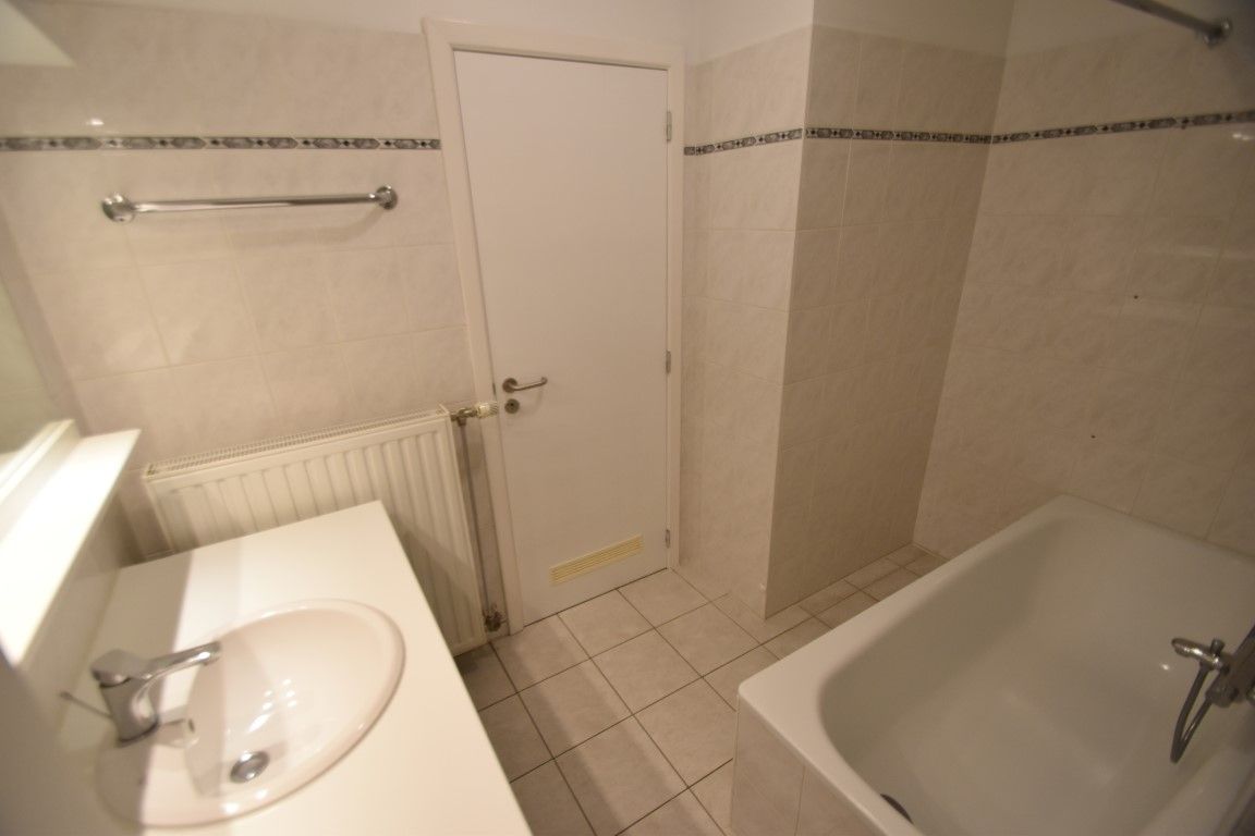 Vernieuwd gelijkvloers appartement met 2 slaapkamers foto 7