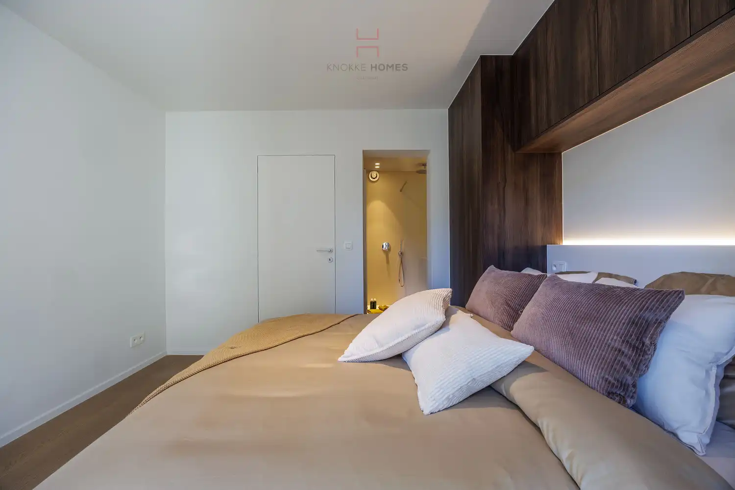 Prachtig gerenoveerd 2- slaapkamer appartement met frontaal zeezicht. foto 13