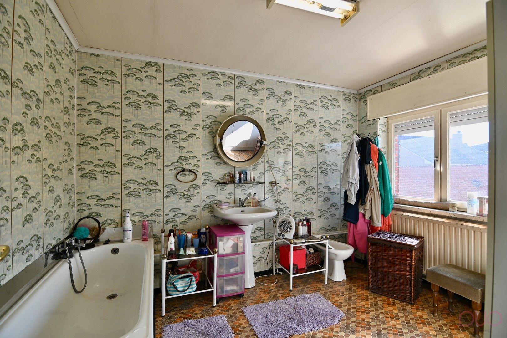 Ruime open bebouwing met 4 slaapkamers en achterliggende loodsen foto 14