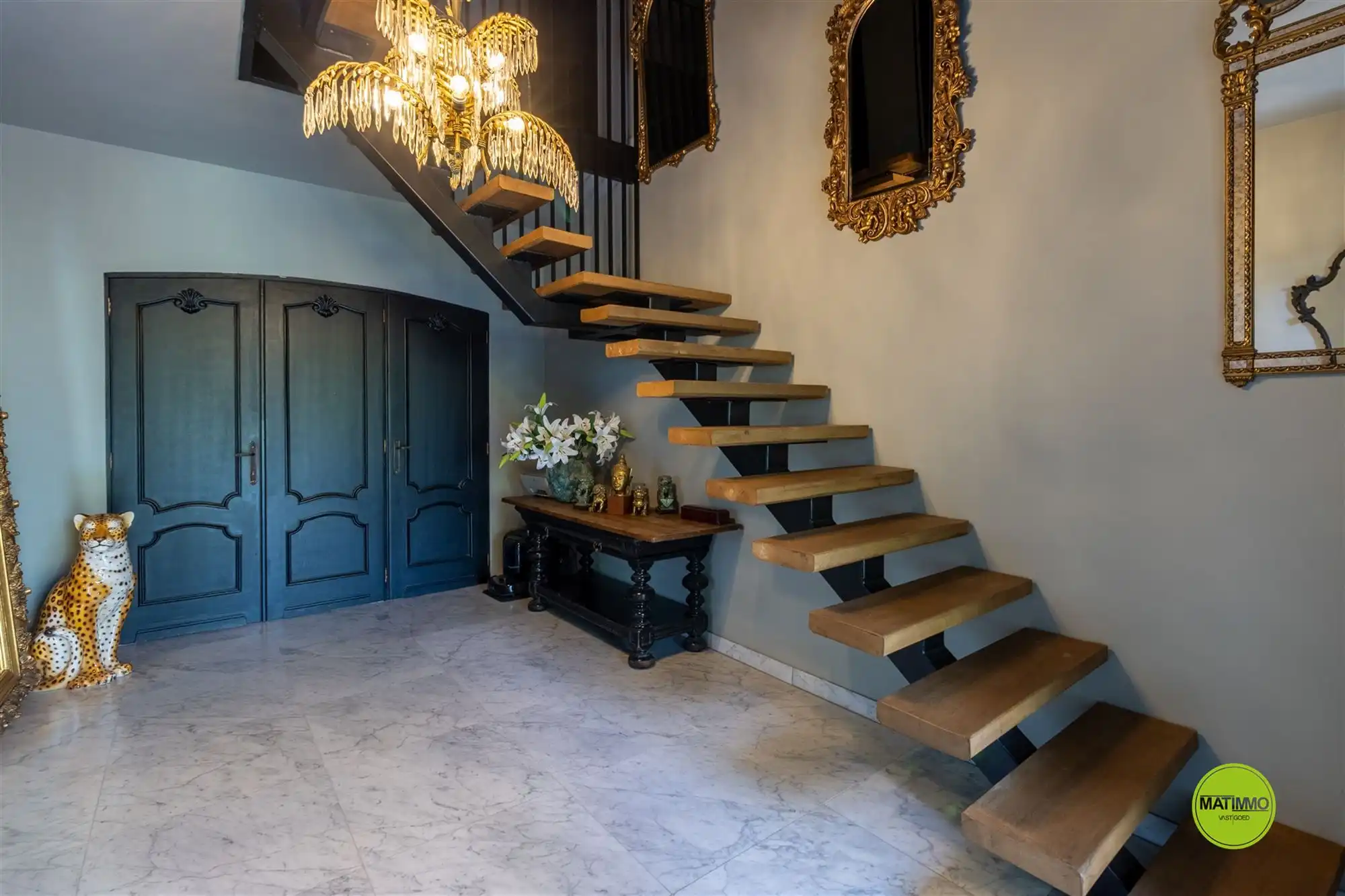 Luxueus gerenoveerde woning met groot stuk grond  foto 23