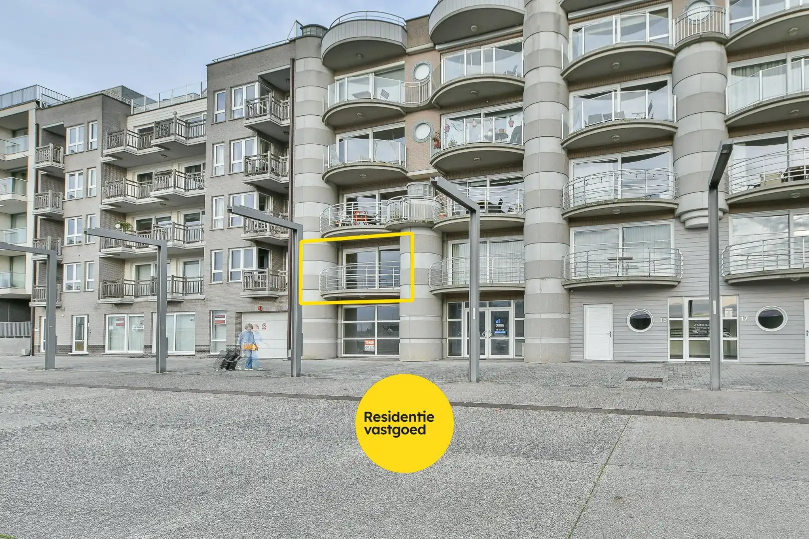 Instapklaar appartement te koop met 2 terrassen en 1 slaapkamer te Zeebrugge  foto {{pictureIndex}}