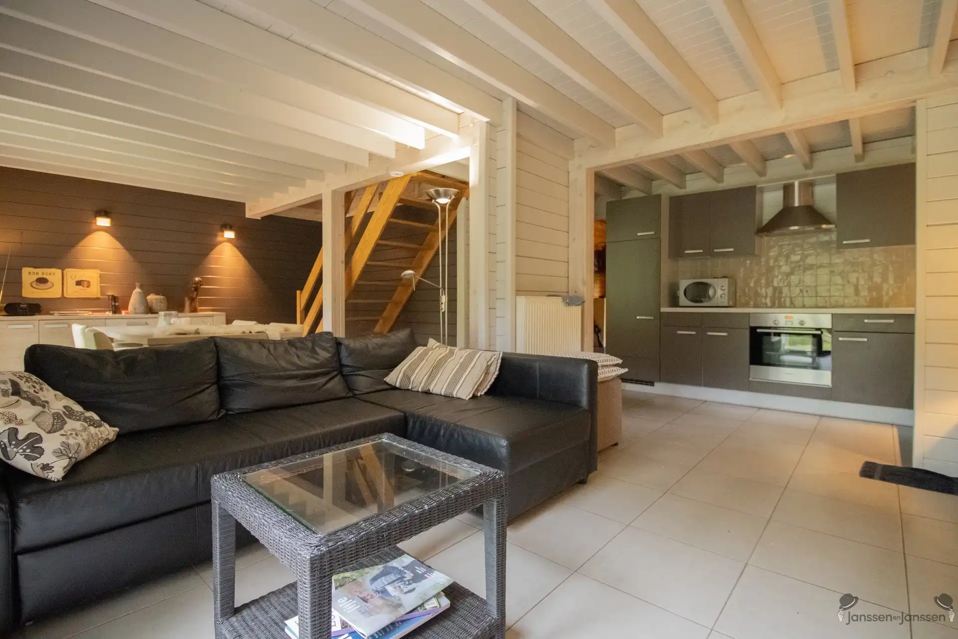 Chalet met bew. opp. van 100 m² met 3 slaapkamers op 3.759 m² in gebied voor verblijfsrecreatie foto 2