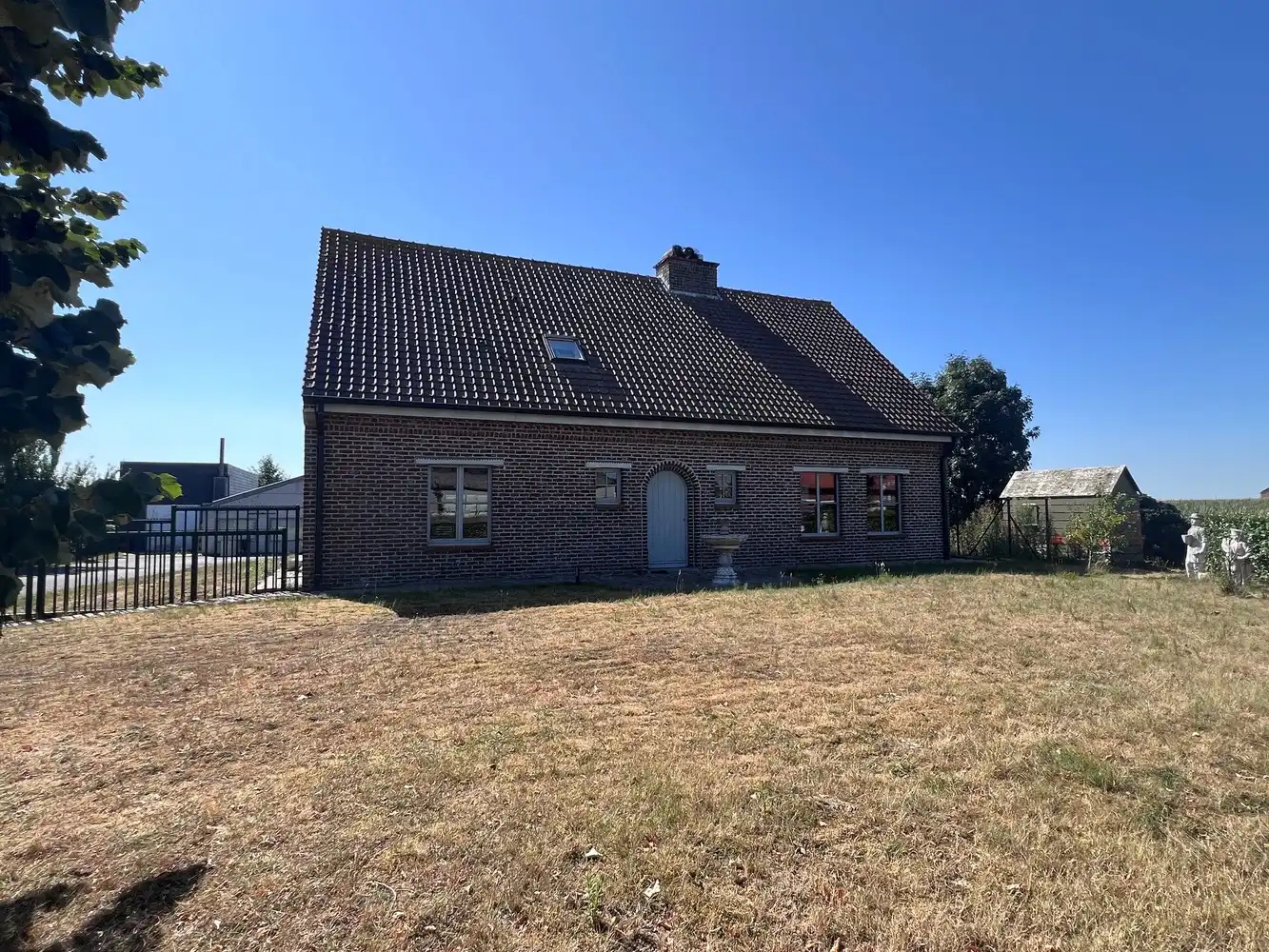 Ruime villa met 5 slaapkamers en loods foto 12