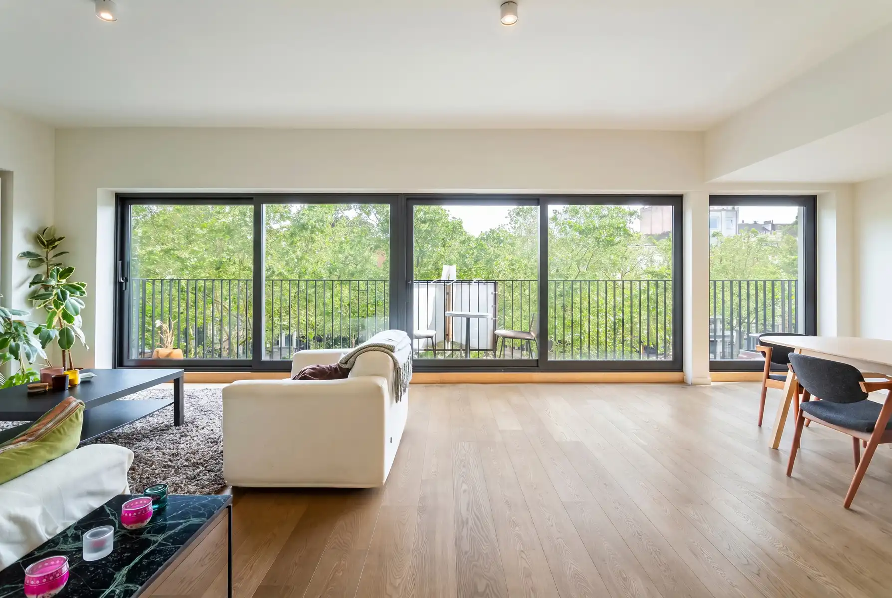 Ruim en lichtrijk 2-slpk appartement op het Zuid foto 4