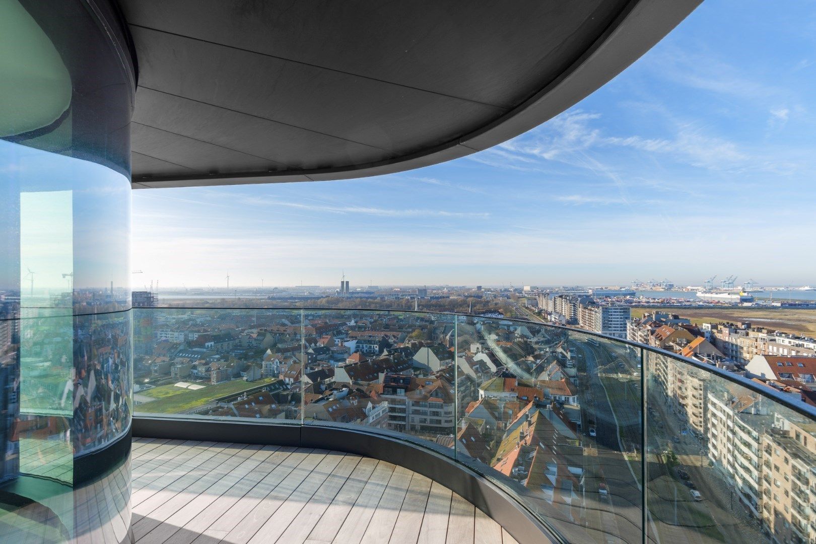 Luxueus ingericht kijkappartement in de prestigieuze Heldentoren - 15e verdiep - zicht op zee! foto 5