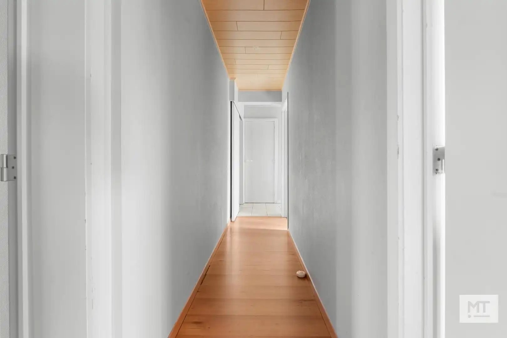 Opbrengsteigendom bestaande uit handelsruimte en 2 appartementen in centrum Beselare foto 5