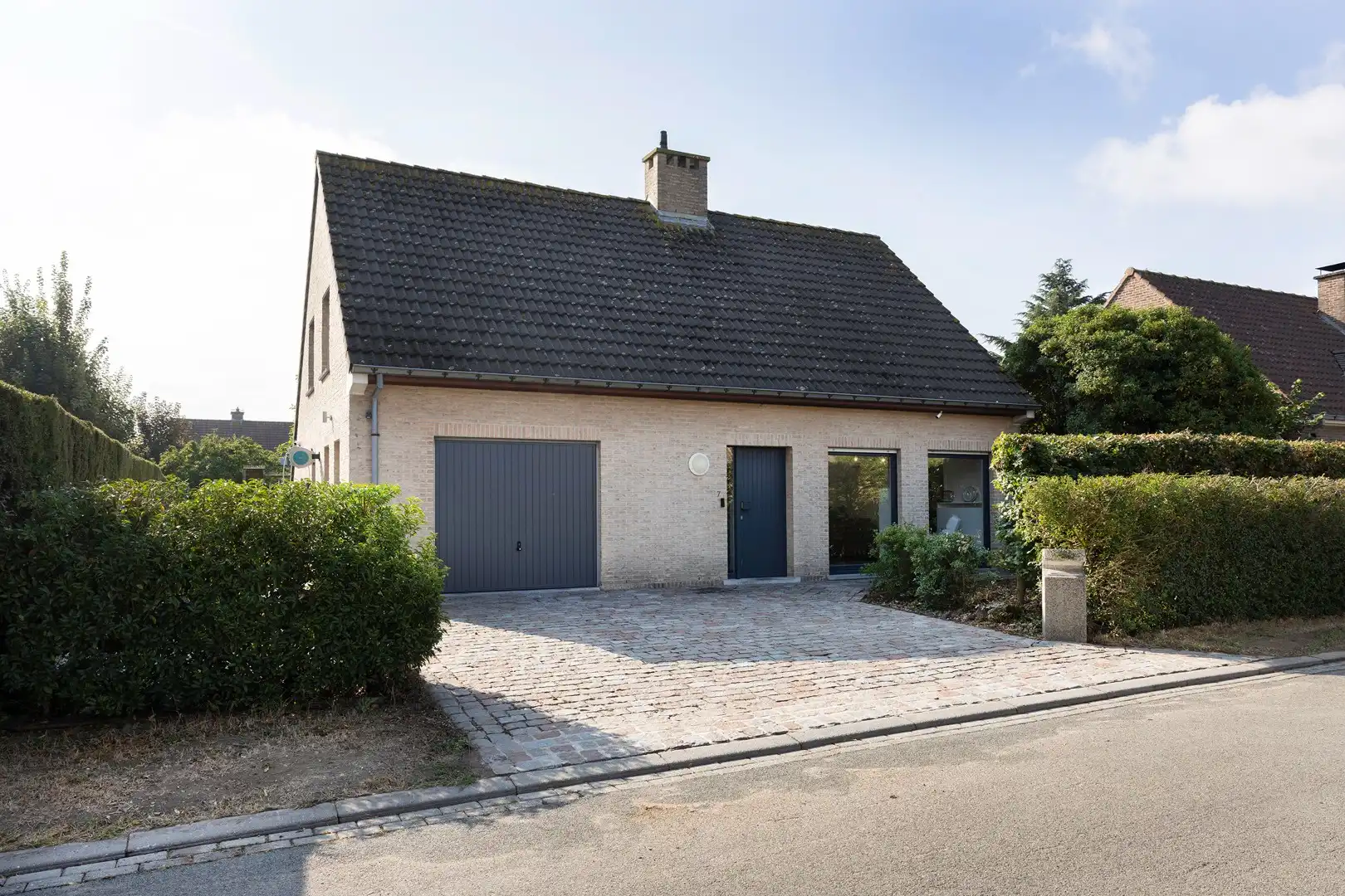 Rustig gelegen alleenstaande woning met aangename tuin. foto {{pictureIndex}}