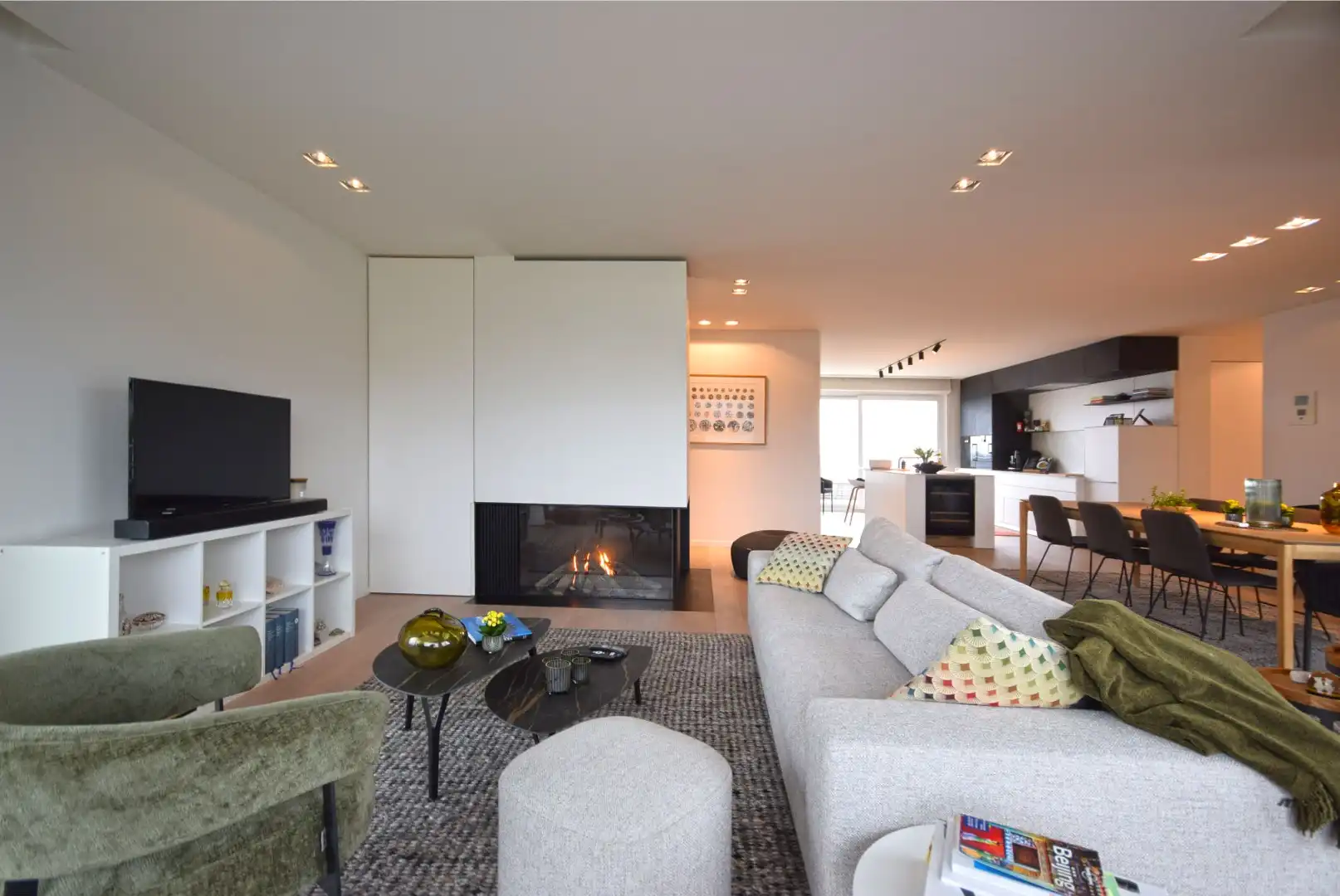 UNIEK EN ZEER HOOGSTAAND AFGEWERKT PENTHOUSE AAN HET STERREBOS foto 4