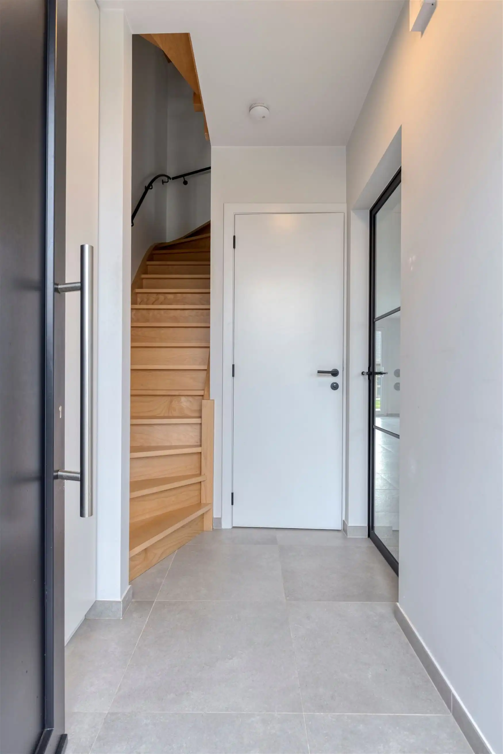 Nieuwbouwwoning op gunstige locatie foto 3
