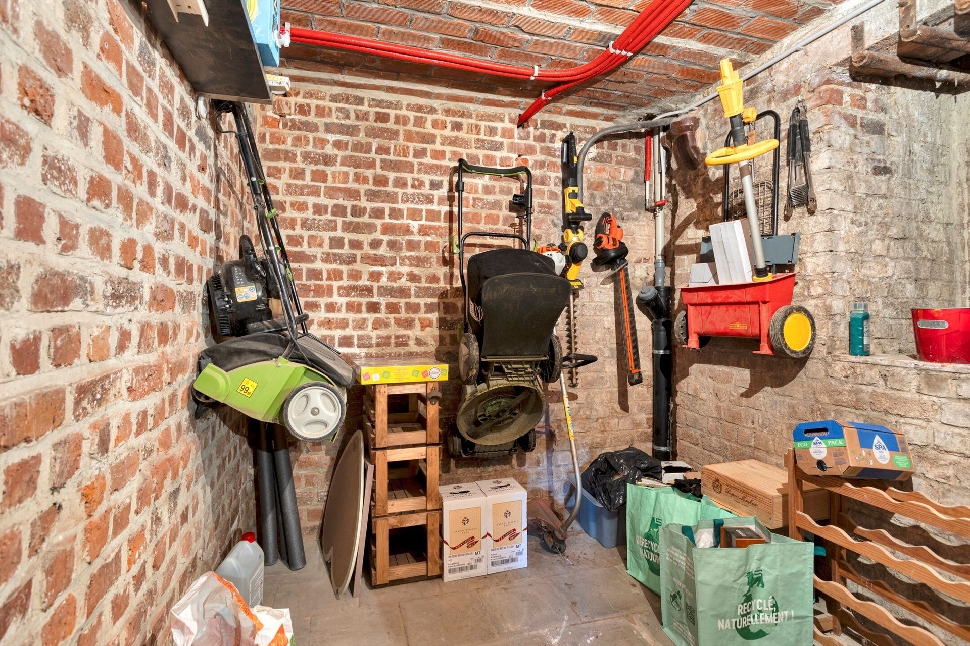 Gerenoveerde woning met 3 kamers en ZW-gerichte tuin foto 25
