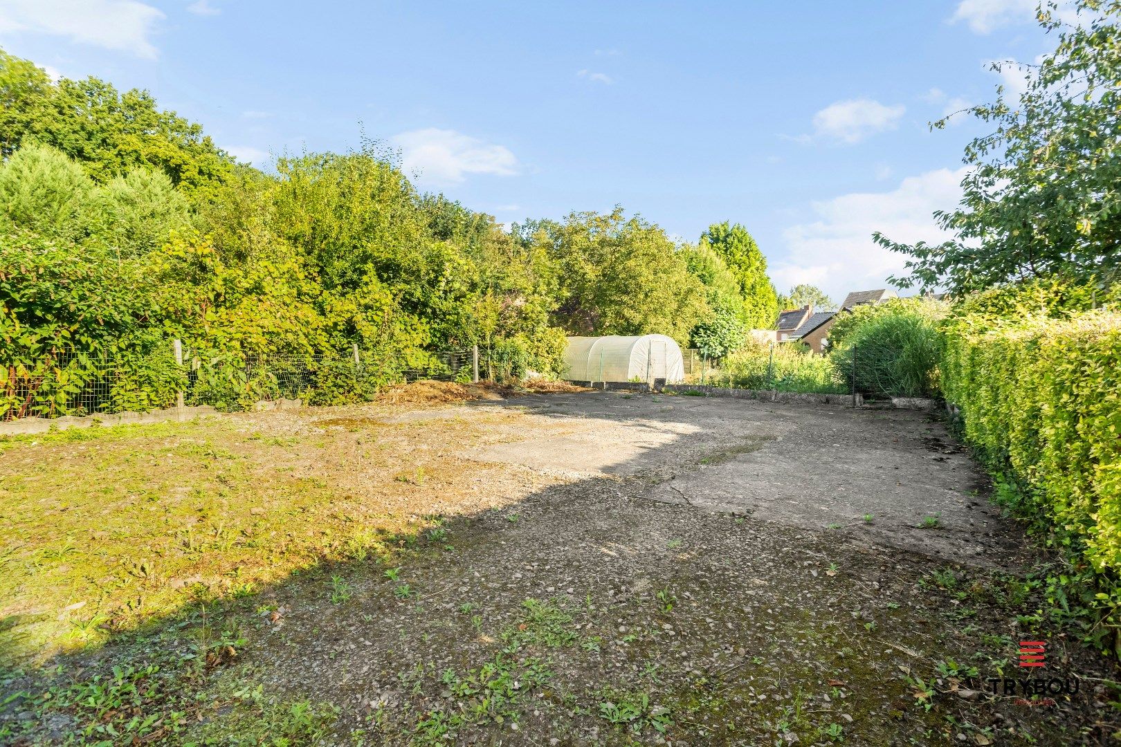 Centraal gelegen, halfopen woning met loods op perceel van 625m² foto 22