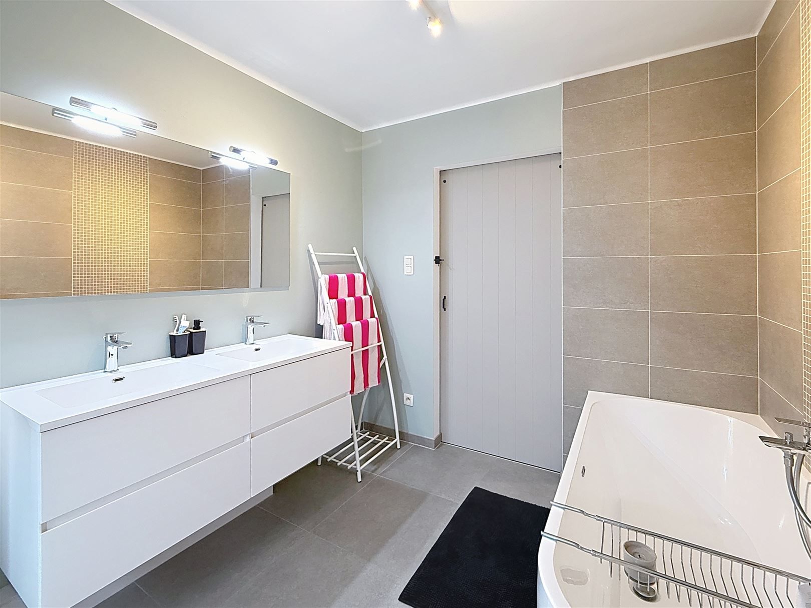 Instapklare woning 2 slpks, garage, tuin, 6a 64ca foto 45