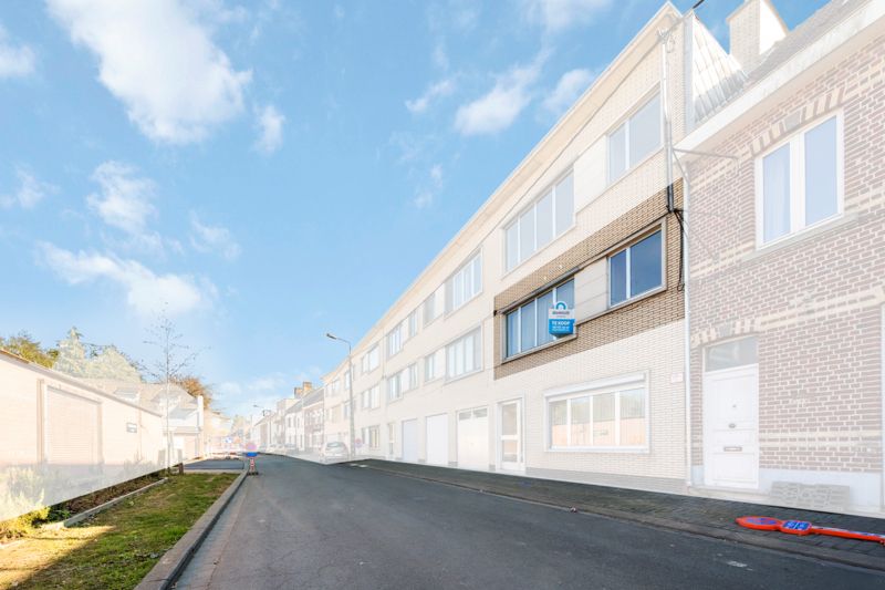 Roeselare-stadskern. Verzorgd en verhuurd TWEE-slaapkamerapprtement van 85 m2. Terras achteraan van +/- 14m2. Dichtbij scholen, winkels en de Markt, op wandelafstand. foto 6