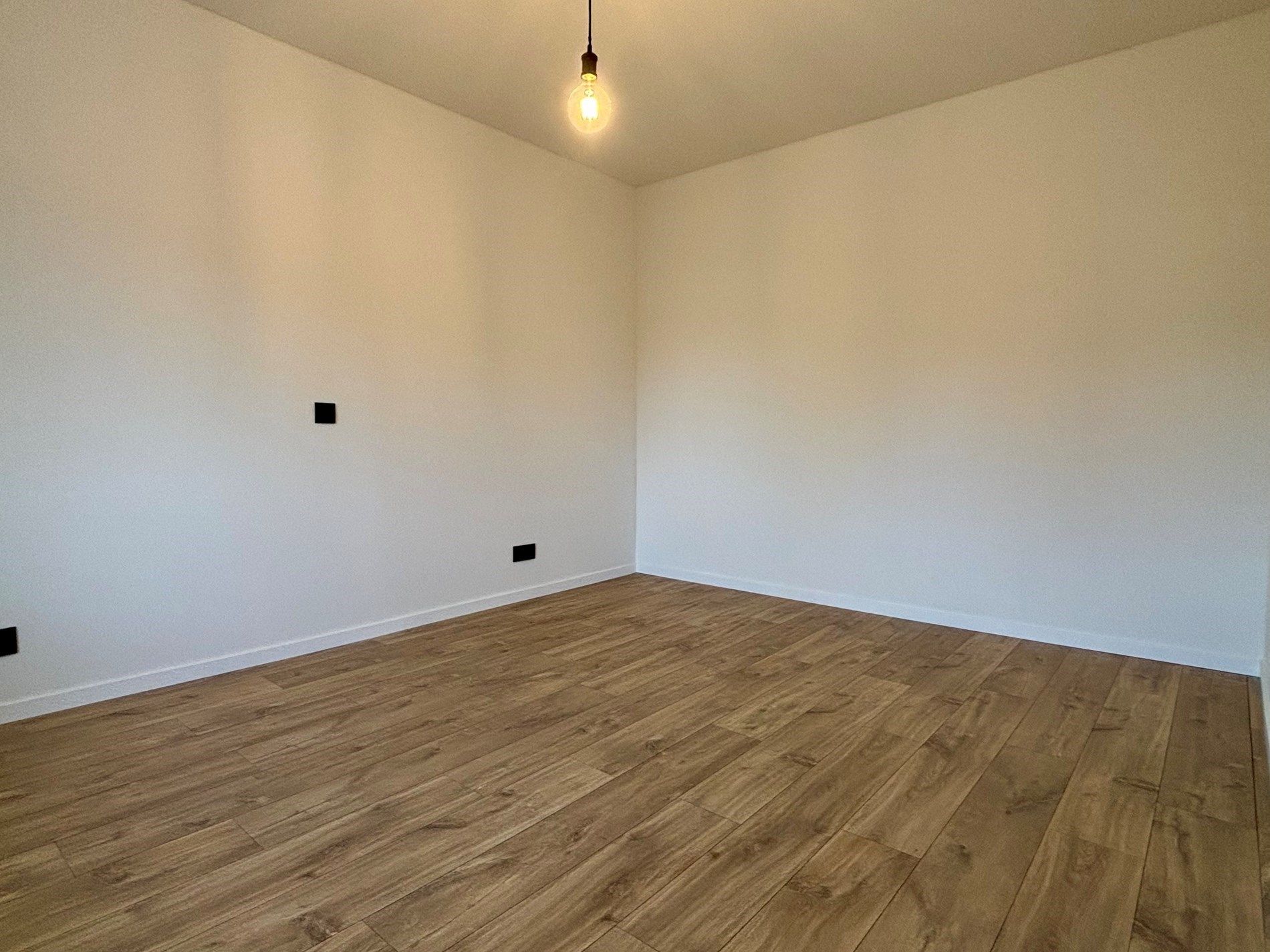 Instapklare, knap gerenoveerde rijwoning op wandelafstand van het centrum van Kuurne. foto 13