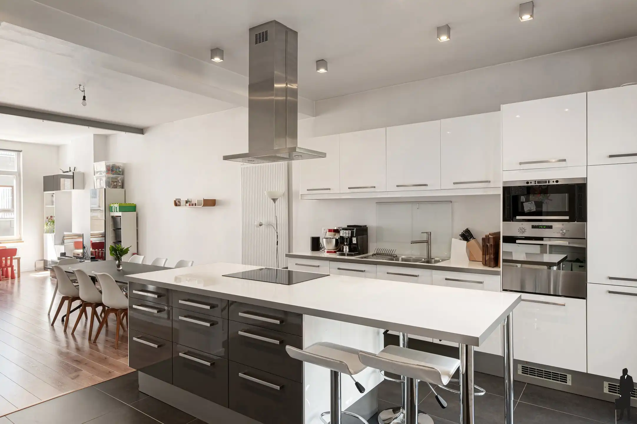 Ruime bel-étagewoning met 3 staanplaatsen en terras foto 6
