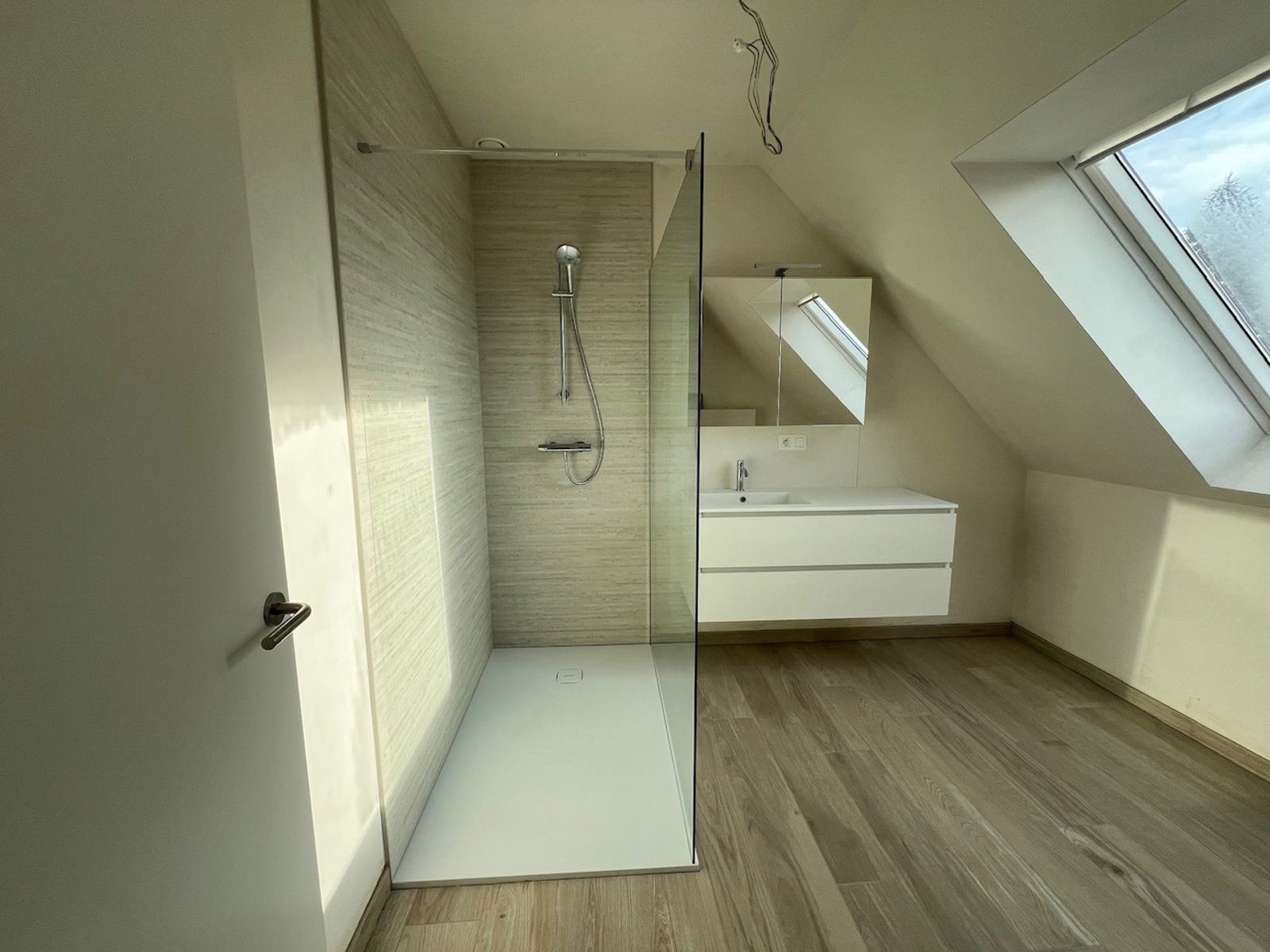 6% BTW - Duplex met 2 slpk, terras en bovengrondse parking foto 13