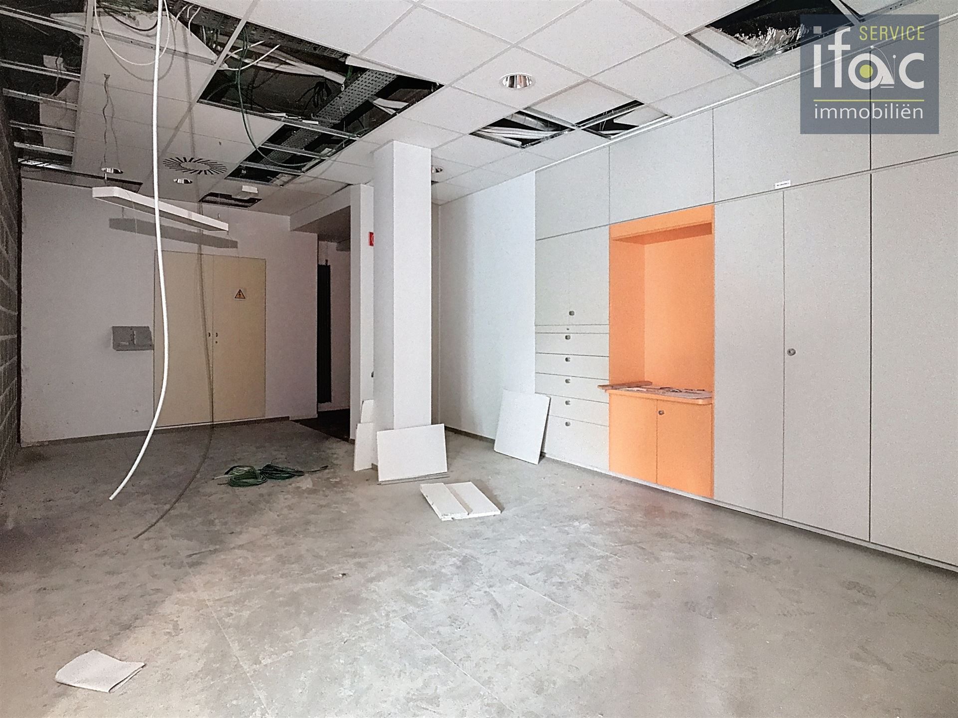 Commercieel gelijkvloers met parking foto 7