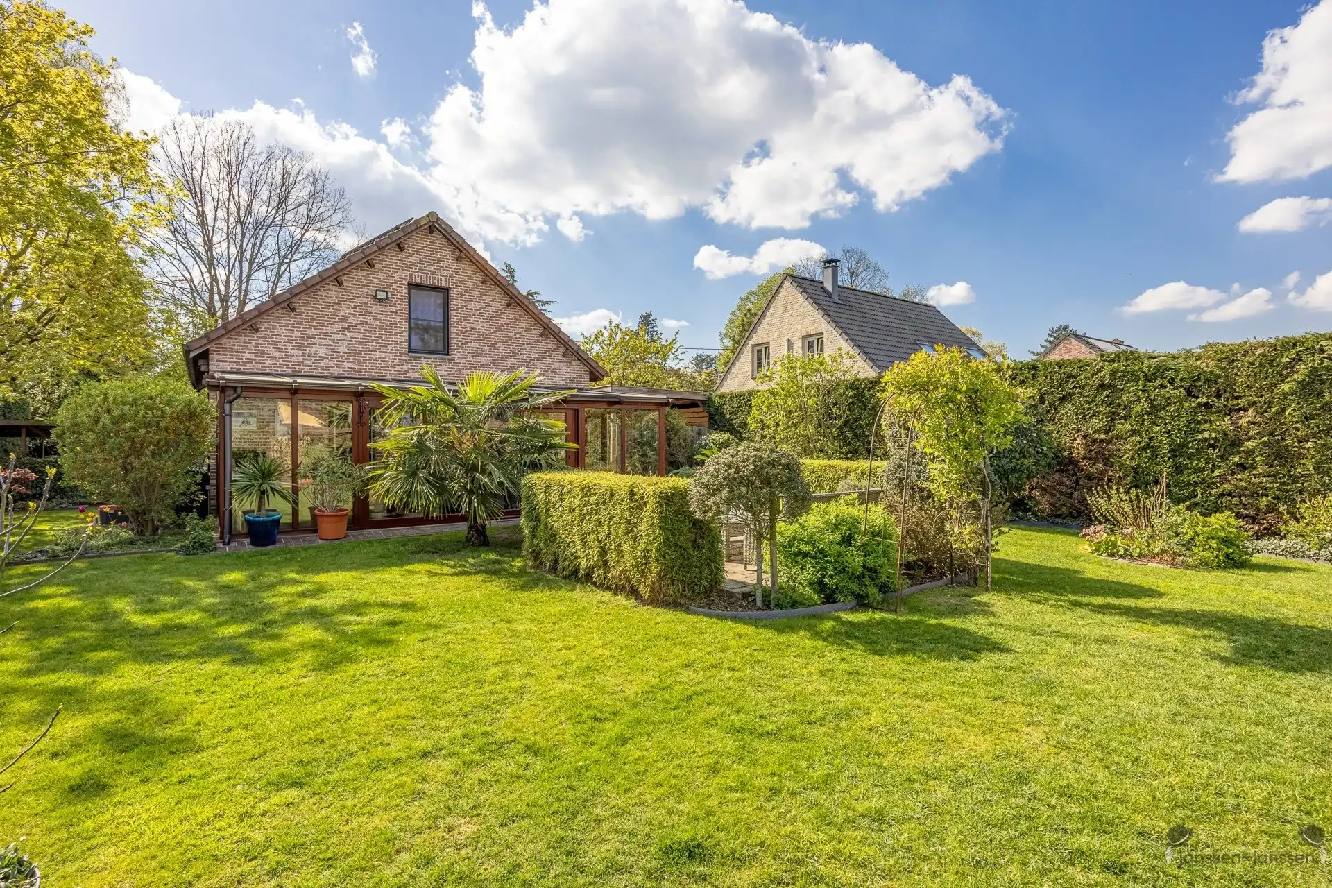 Instapklare woning met verzorgde tuin op een perceel van 810 m² foto 22