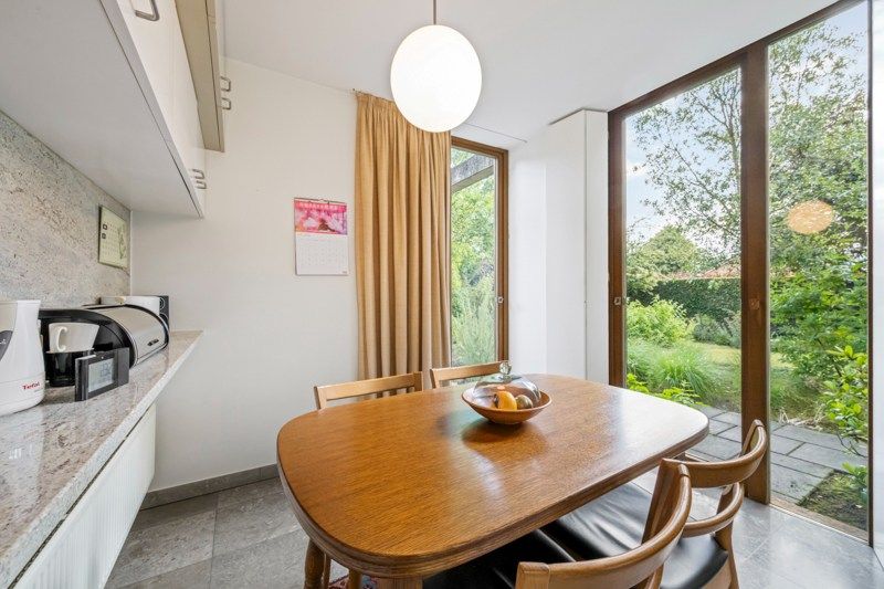Instapklare architecturale woning met prachtige tuin en uitstekende ligging foto 13