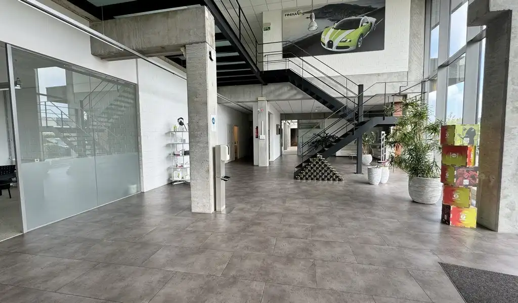 Bedrijfspand met buitenopslag te huur vlakbij E17 in Zwijndrecht foto 13