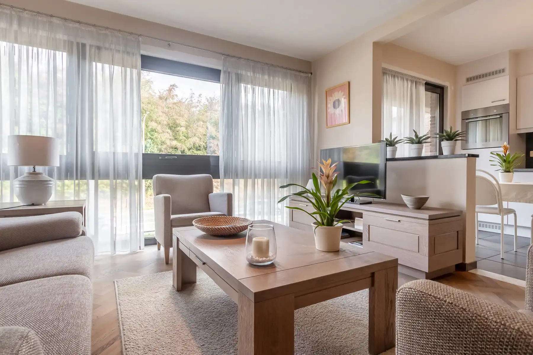 Lichtrijk appartement met autostaanplaats en prachtig zicht foto 8