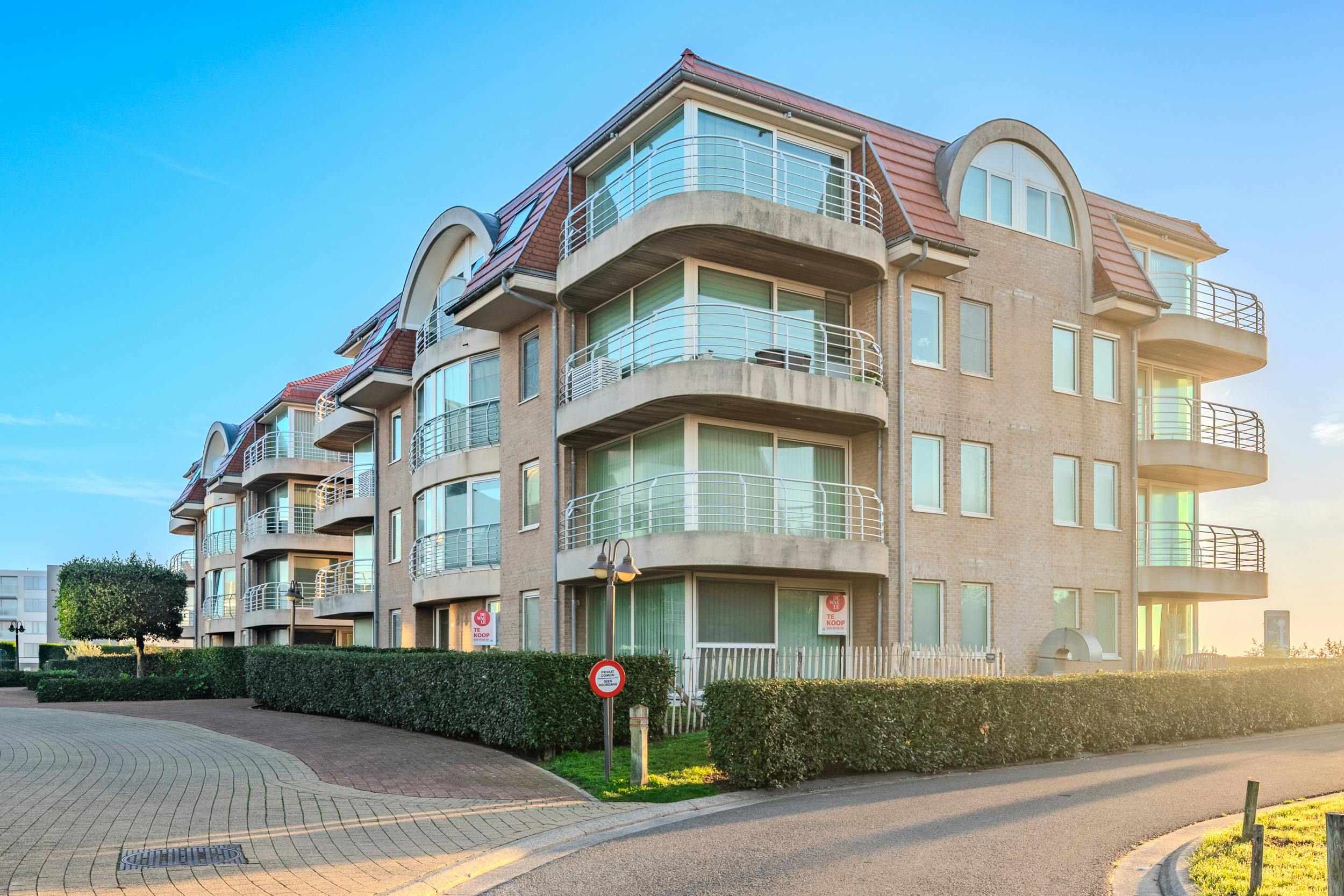 Ruim twee slaapkamer appartement met zongerichte tuin! foto 15