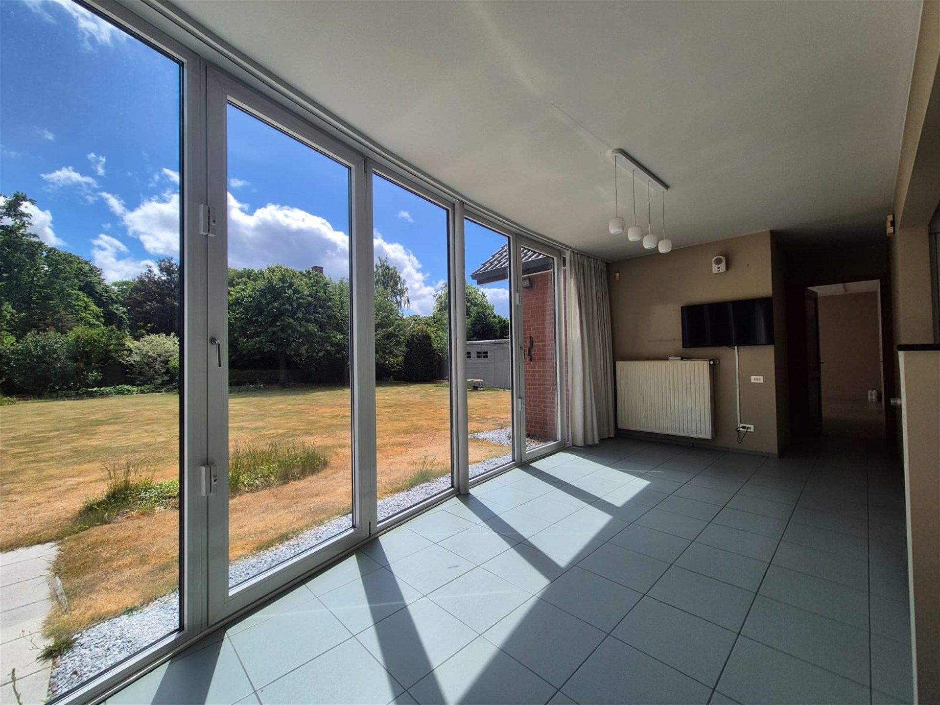 Gunstig gelegen ruime villa in groene omgeving.  foto 11