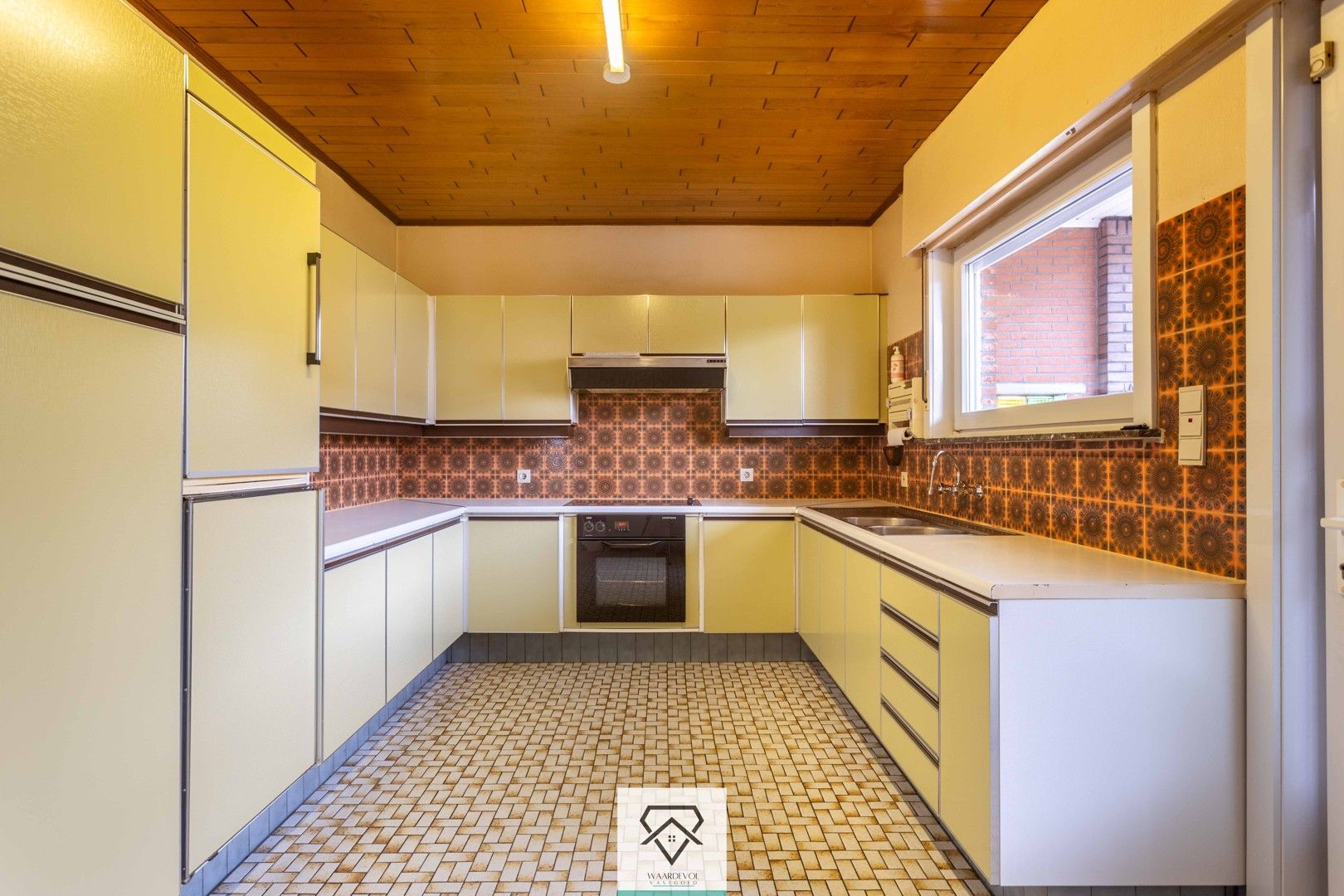 Stevige bungalow met 3 slaapkamers, tuin rondom en garage – centraal in Evergem foto 14