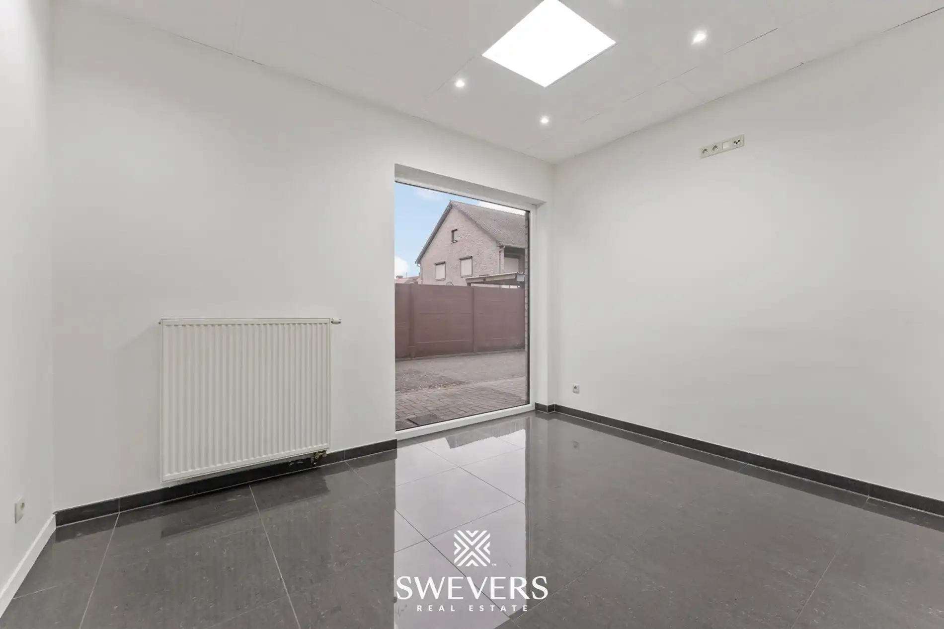 Instapklaar handelspand op toplocatie in Heusden-Zolder foto 11