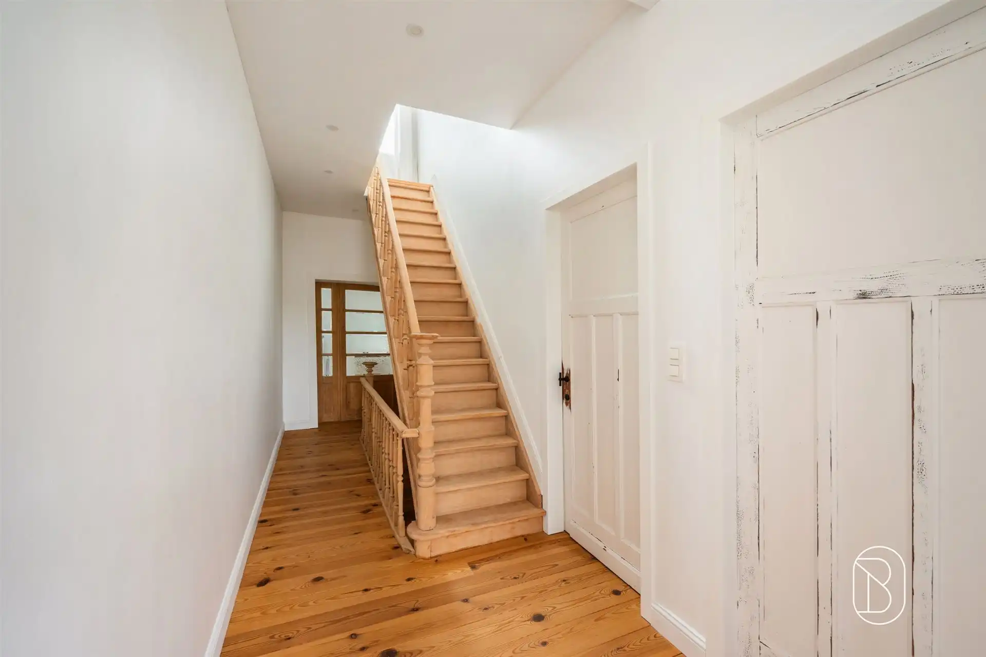 Smaakvol gerenoveerde woning met 4 slpk en gezellige tuin foto 16