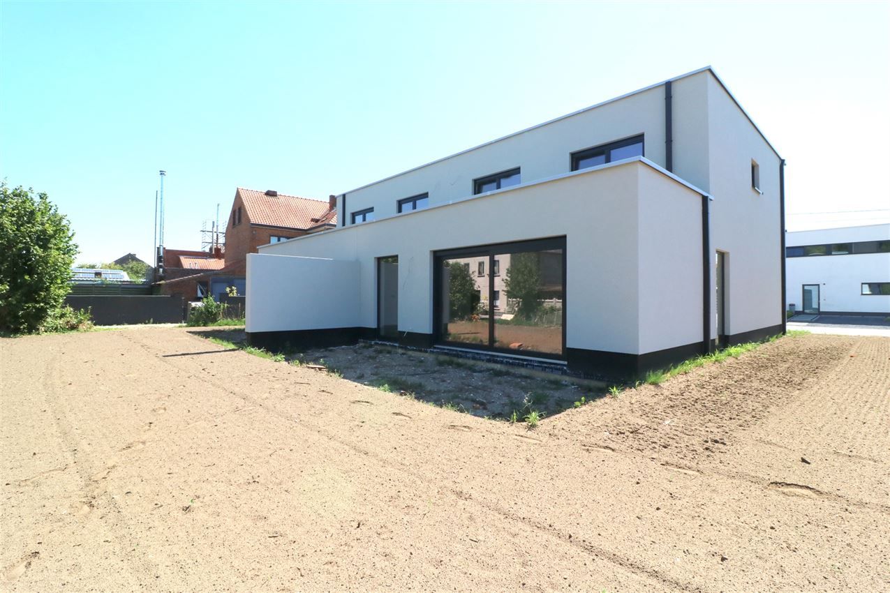 afgewerkte nieuwbouw gezinswoning 148m² bewoonbare opp (3 slpk) foto 1