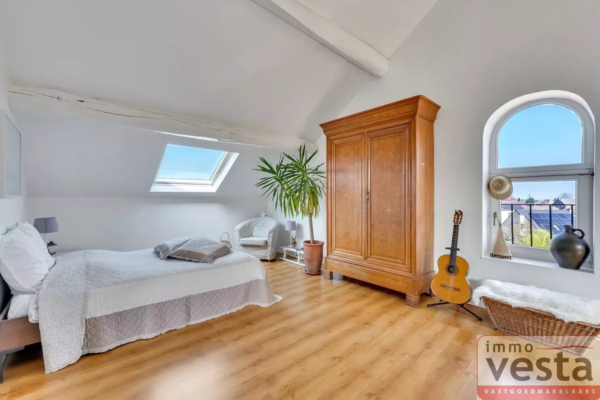 Karaktervolle woning met zwembad en ingerichte leefzolder foto 23