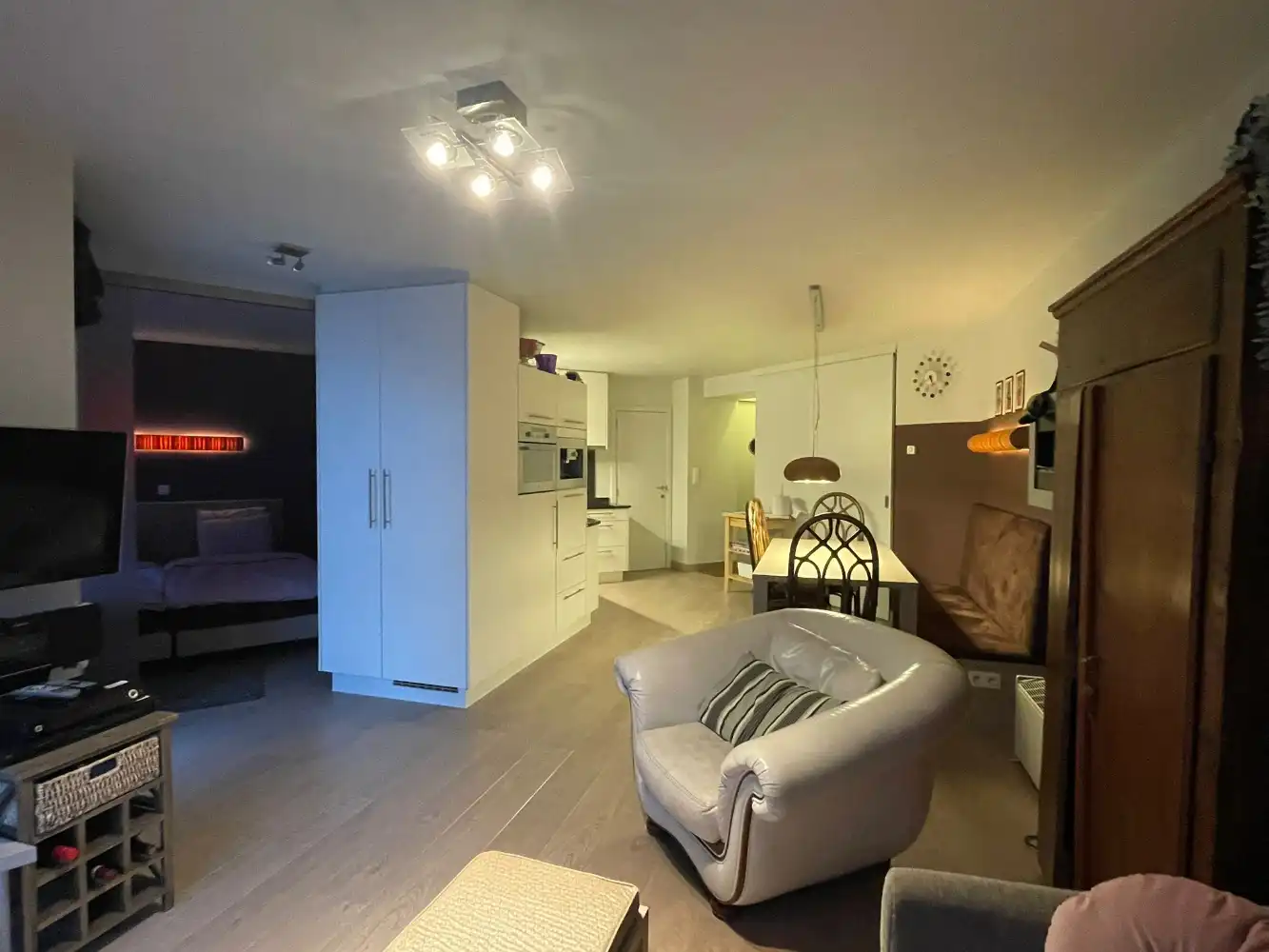 Lichtrijk appartement met zijdelings zicht op de haven in hartje Oostende foto 9