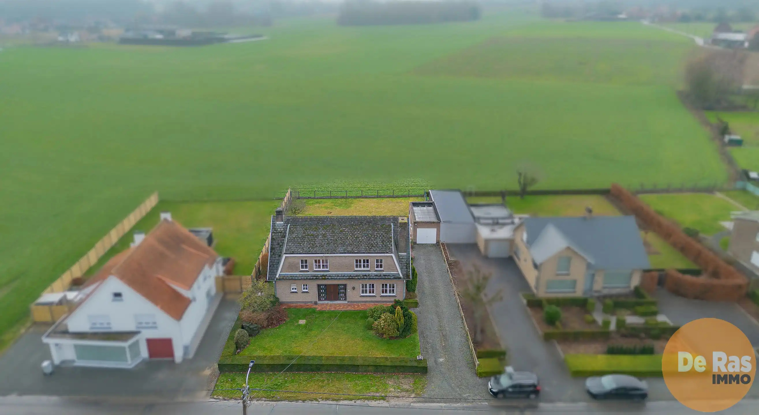 Hoofdfoto van de publicatie: OOSTERZELE - Te renoveren woning met 4 kamers op toplocatie