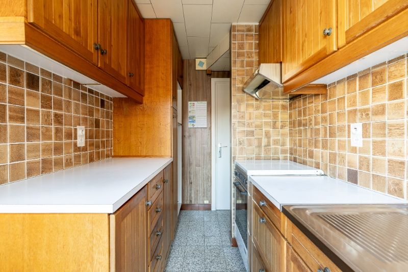 Ruime woning met 4 slpks, garage en uitweg achteraan. foto 8