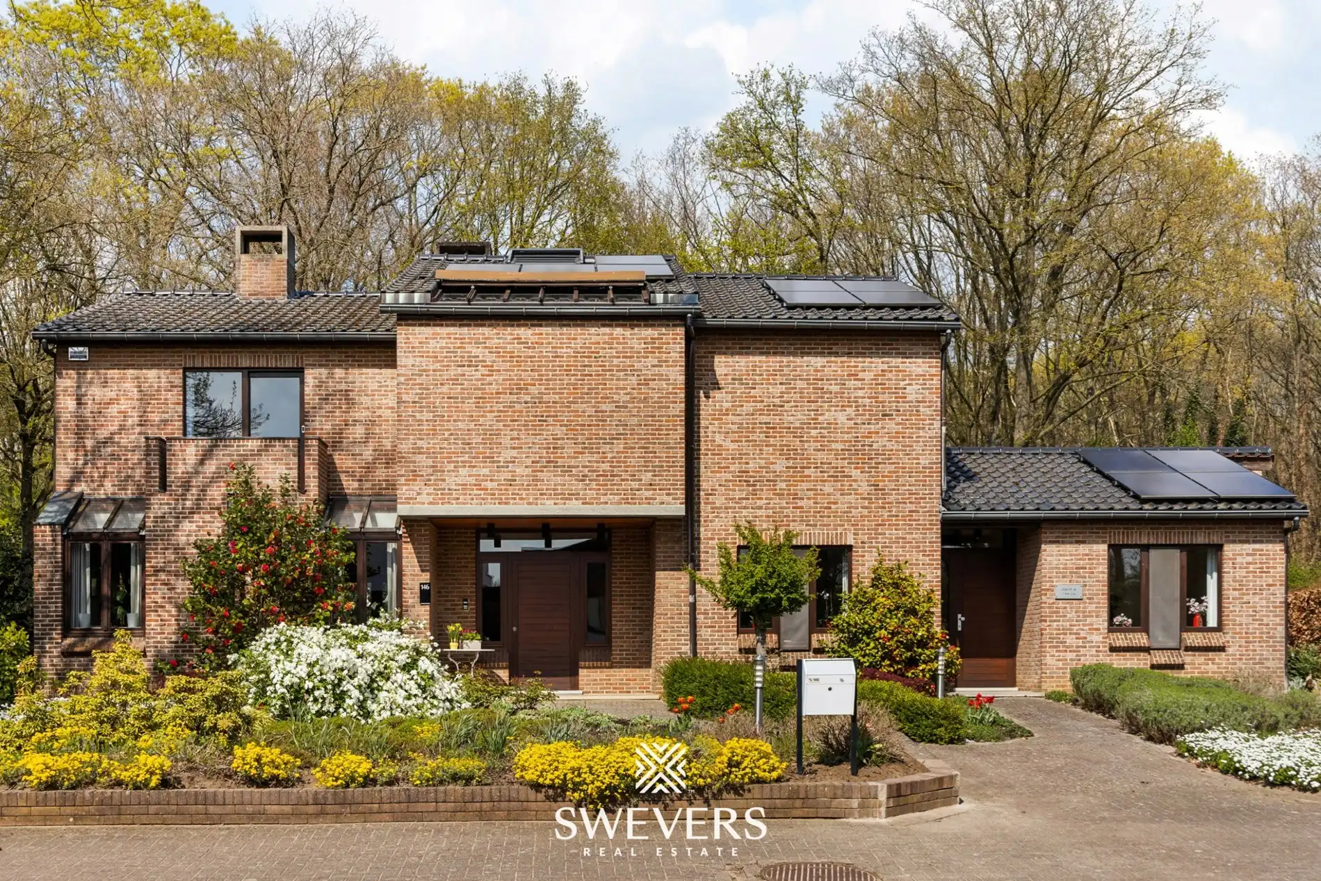Ruime open bebouwing met mogelijkheden voor kangoeroewonen of zelfstandige activiteit op een perceel van 37a 75ca in Beringen foto {{pictureIndex}}
