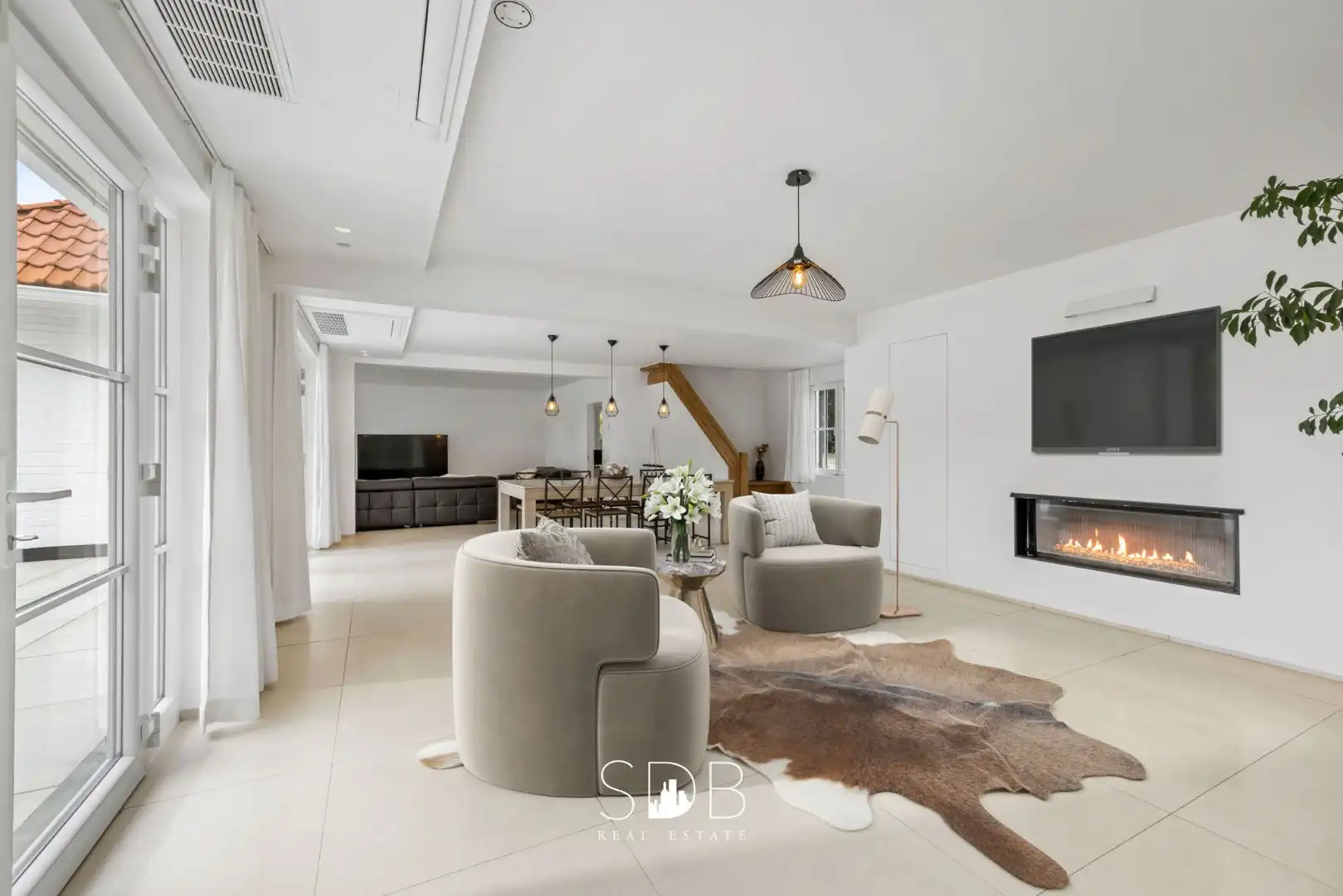 Prachtige villa met zwembad, paardenstallen, paddock en grasland op 1,3HA foto 10