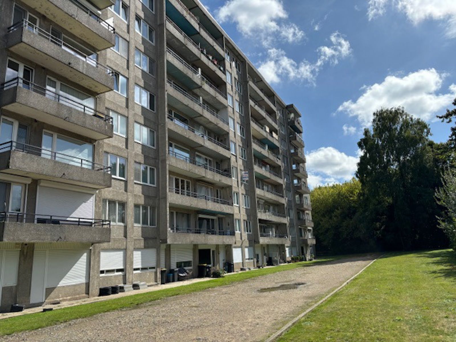 Zeer mooi appartement 2 slpks, kelder en garage te Landen foto {{pictureIndex}}