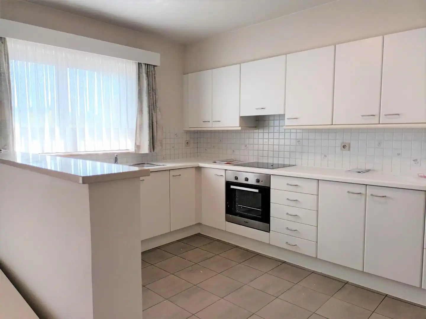 MOOI, RUIM APPARTEMENT MET 2 SLAAPKAMERS GELEGEN IN HET HARTJE VAN KERMT foto 2