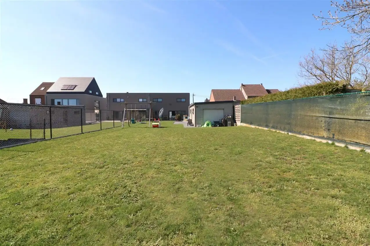 E28 | 2016/ Zonnepanelen | 3 slaapkamers | Grote tuin | Aparte garage | Nabij E314 en groen foto 12