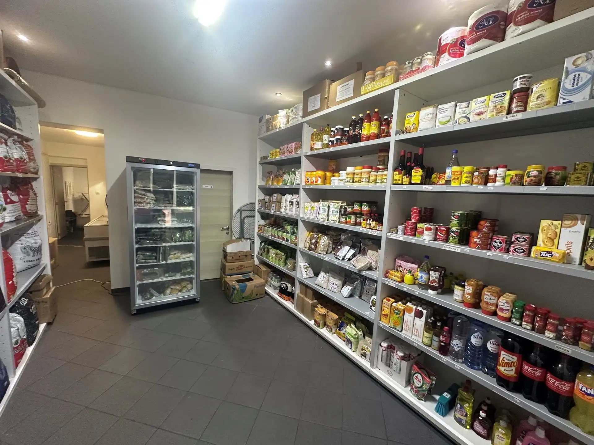 Handelspand of bureel in commerciële buurt foto 2