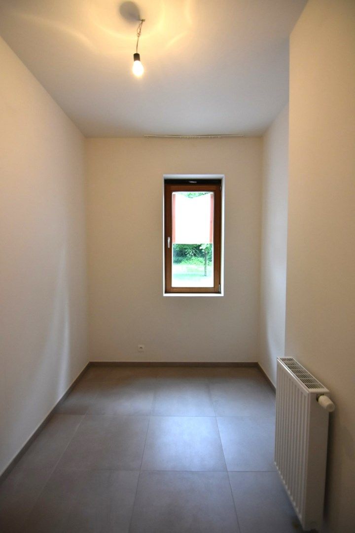 Modern gelijkvloers appartement tegenover park Pastoorsbos Beveren foto 12