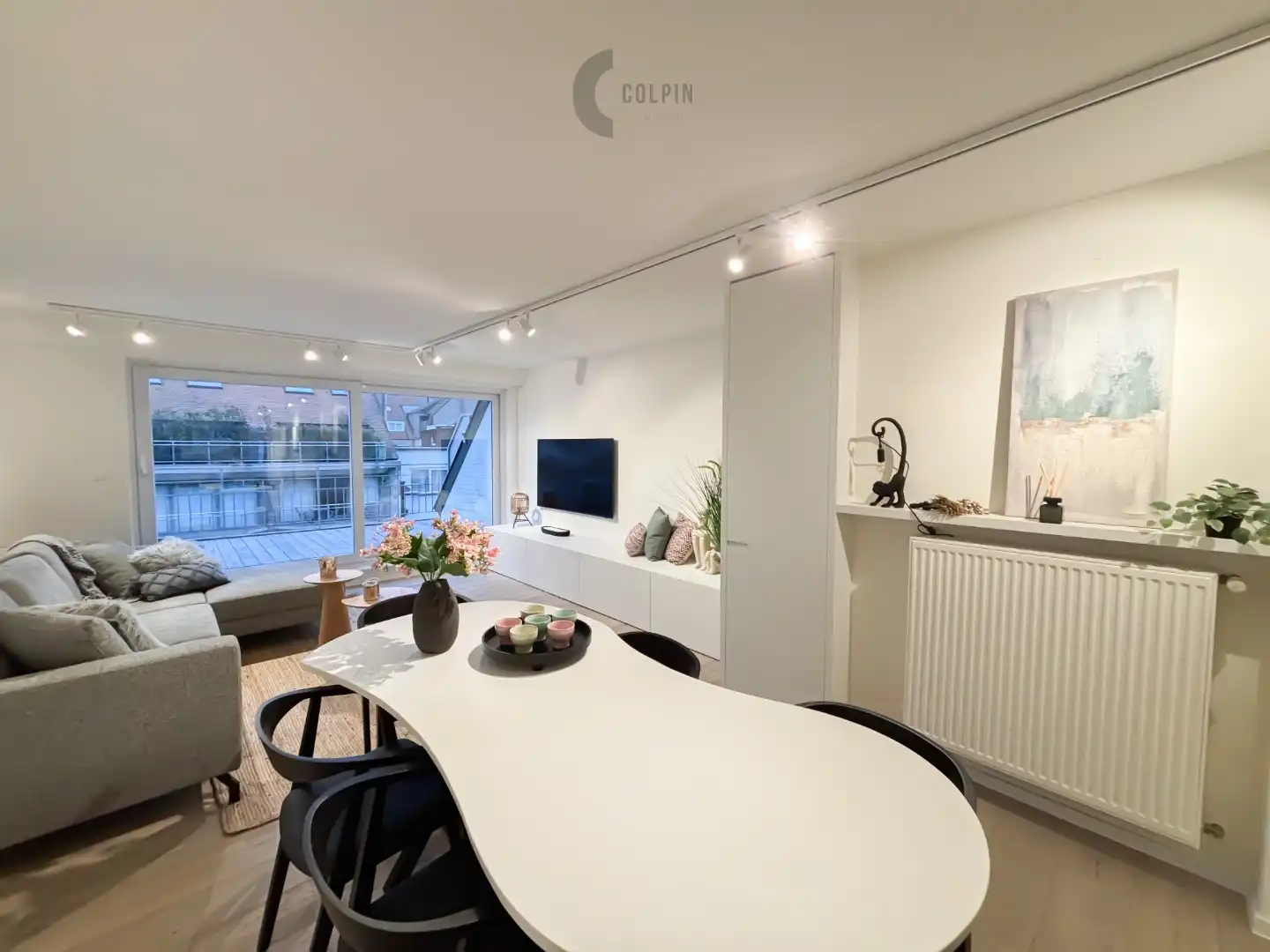 Mooi gerenoveerde duplex gelegen in de Leopoldlaan foto {{pictureIndex}}