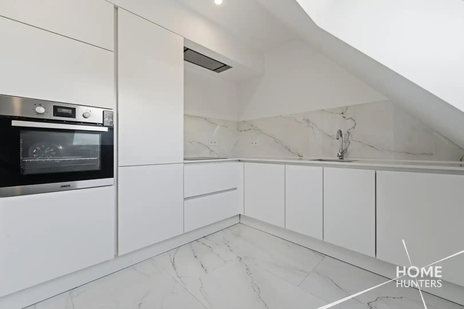 Ruim dakappartement met royaal terras en een schitterend uitzicht over Ieper foto 9