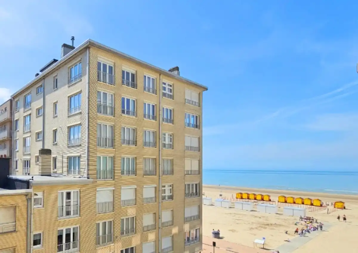 GERENOVEERD APPARTEMENT MET ZIJDELINGS ZEEZICHT TE KOOP IN DE PANNE foto 2